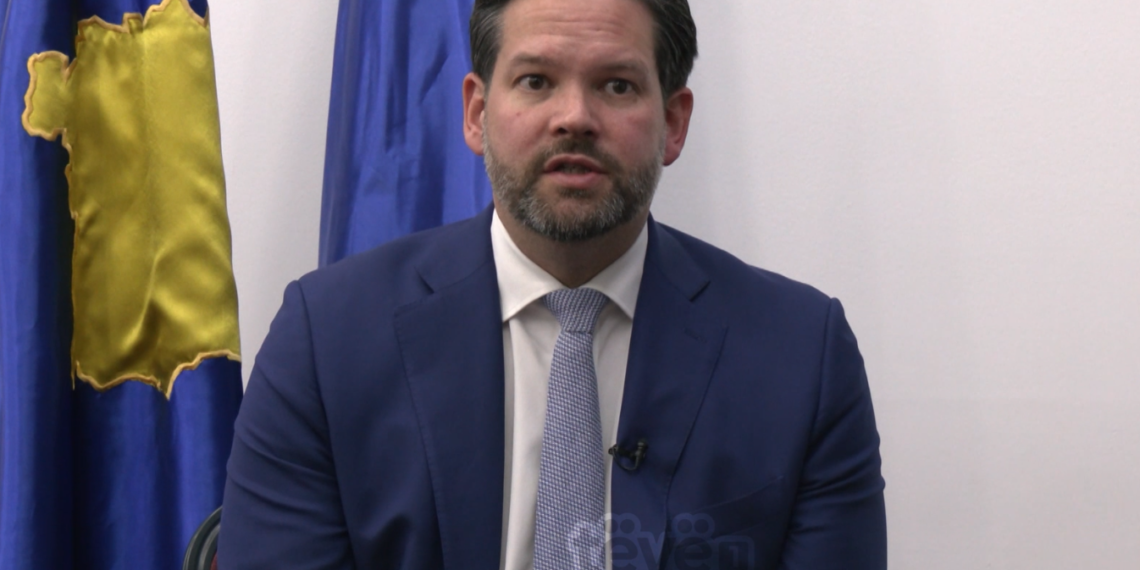 Eurodeputeti austriak: Serbia po e pengon Kosovën