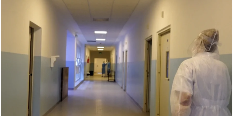 Policia konfirmon arrestimin e dy kirurgëve që dyshohen për marrje ryshfeti, i treti në kërkim