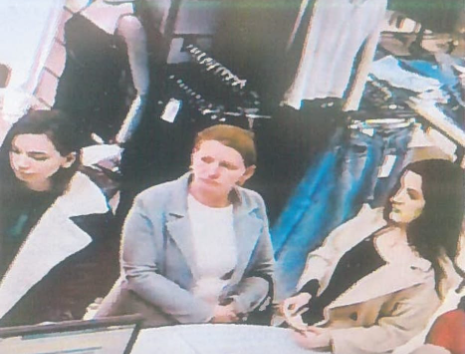 Policia kërkon ndihmë për arrestimin e tri grave, morën telefonin e huaj në një qendër tregtare në Prizren