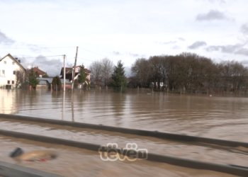 Banorët e zonave të vërshuara shprehin dyshime për rrezikun e përhapjes së ndonjë sëmundje