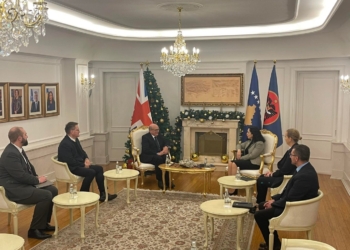 Osmani takon emisarin Stuart Peach