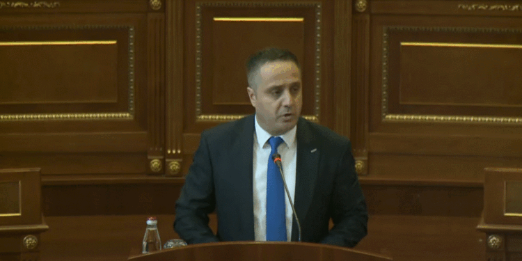 Selmanaj: 105 mijë aplikime për vizë në Ambasadën e Gjermanisë më 2022