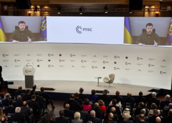 Zelenksy kërkon dërgim të shpejtë të armëve për Ukrainën