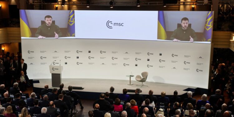 Zelenksy kërkon dërgim të shpejtë të armëve për Ukrainën