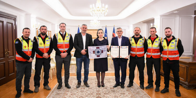 Osmani i ndau mirënjohje Shoqatës së Kërkim- Shpëtimit për aksionin në Turqi