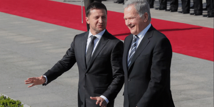 Finlanda do t’i dërgojë në Ukrainë tri tanke Leopard 2