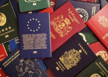 Hyn në Aeroport me dokumente të falsifikuara, arrestohet