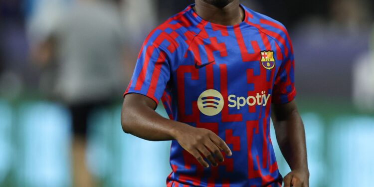 Ten Hag shfaq interes për yllin e Barçës