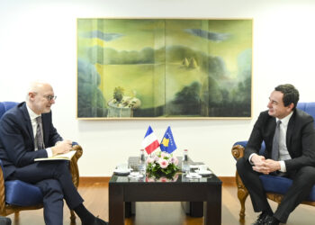Kurti takoi ambasadorin francez, diskutuan për propozimin për normalizim të raporteve me Serbinë