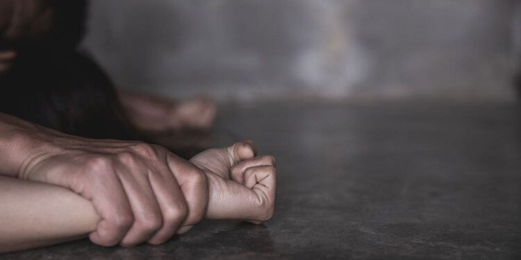 Dyshohet se dhunoi 26-vjeçaren në një motel, arrestohet një burrë në Ferizaj