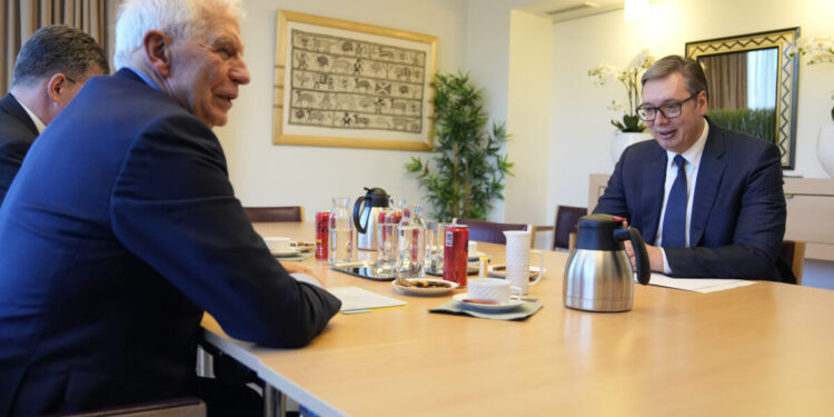 Përfundon takimi i Borrellit dhe Lajçakut me Vuçiqin