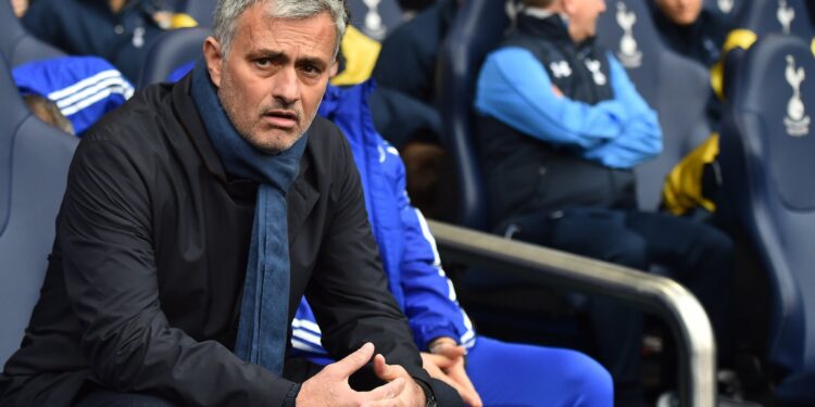 Mourinho i pakënaqur te Roma, rikthim te Chelsea?!
