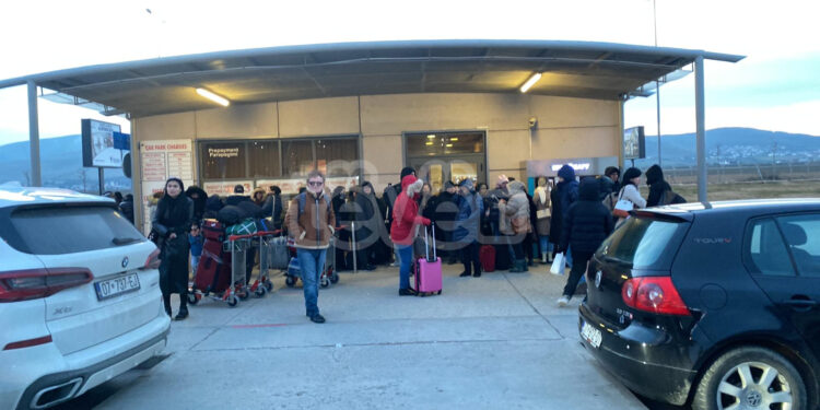 Alarmi për bombë, policia rrethon Aeroportin