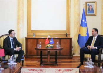 Konjufca pret ambasadorin e Turqisë, ai i premton përkrahje në anëtarësim në KE dhe NATO