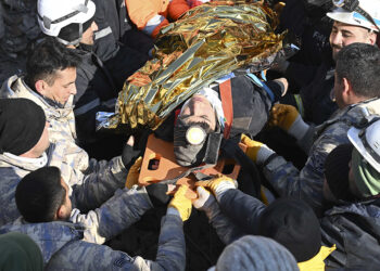 Nxirren të gjallë nga rrënojat e tërmetit dy vëllezër në Turqi