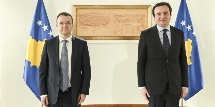 Kurti pret në takim drejtorin rajonal të BERZH, flasin për mundësi të reja bashkëpunimi