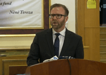 Abazi: Një javë pasi më përmendi Vuçiqi më shkarkoi Kurti, nuk ka habi më të madhe