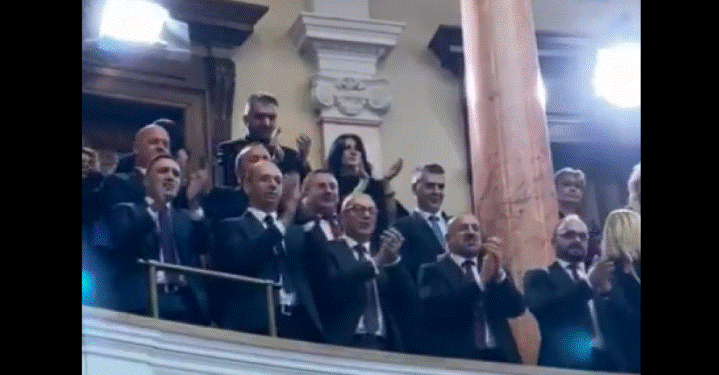 “Non grata” i ShBA-së Radoiçiq dhe Lista Serbe në Kuvendin e Serbisë, për ta mbështetur Vuçiqin