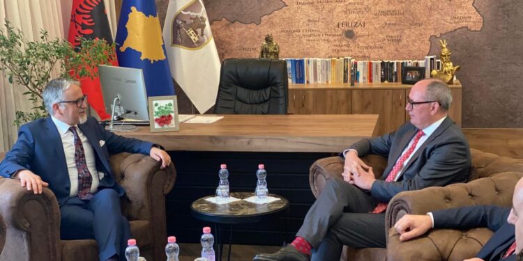 Vitia dhe Aliu dakordohen për përfundimin e Spitalit Regjional të Ferizajt dhe QKMF-së së re