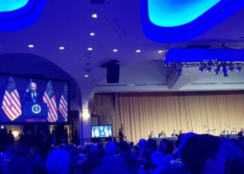 Hoti merr pjesë në Lutjet e Mëngjesit