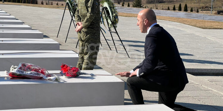 Haradinaj bëri homazhe në Prekaz: E përjetshme pavarësia dhe liria jonë