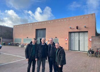 Limaj viziton ish-krerët e UÇK-së në Hagë