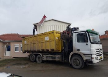 Podujeva largon banorët nga kontejnerët, u krijon kushte banimi