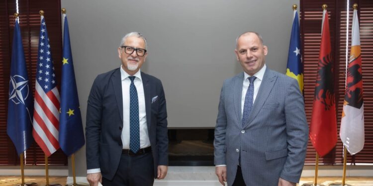 Vitia takohet me Lladrovcin, flasin për ndërtimin e QKMF-së në Drenas