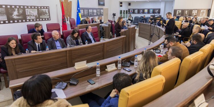 Presidentja bisedon me shefin e EULEX-it për situatën në veri