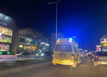 Aksident në Fushë-Kosovë, lëndohen dy persona