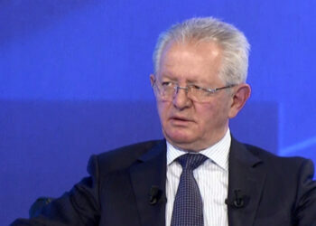 Skënder Hyseni thotë se konfrontimi me Amerikën po kthehet në diskurs politik, i kërkon opozitës të këndellet