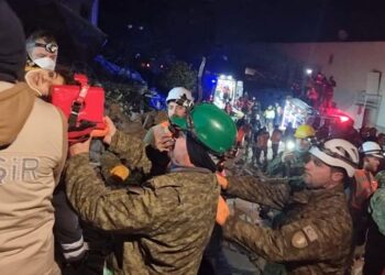 FSK dhe ushtria turke nxjerrin të gjallë edhe dy trupa nga rrënojat