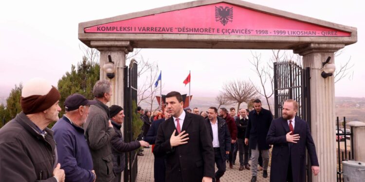 PDK bënë homazhe tek varrezat e dëshmorëve në Likoshan e Qirez