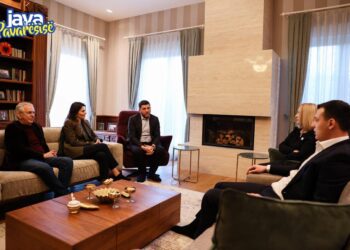 Krasniqi uron Pavarësinë, viziton familjet e ish-krerëve të UÇK-së