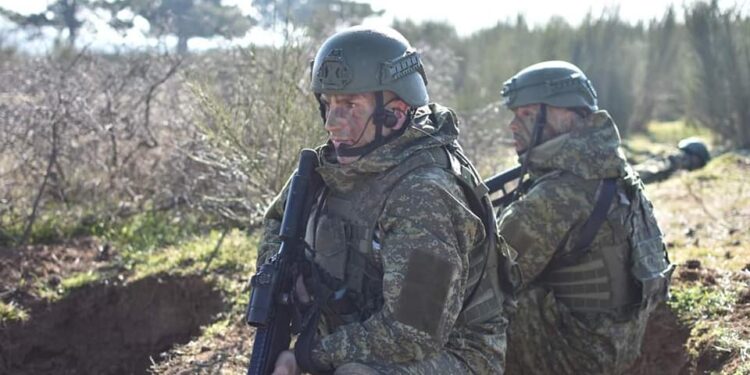 Këmbësoria e FSK-së realizon ushtrim fushor me municion real