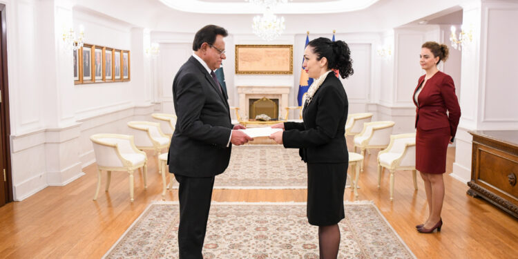 Presidentja pranon letrat kredenciale nga ambasadori i ri i Pakistanit në Kosovë