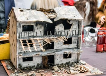 Ekspozita për 15-vjetorin e pavarësisë bën bashkë nxënësit nga Kosova dhe Shqipëria