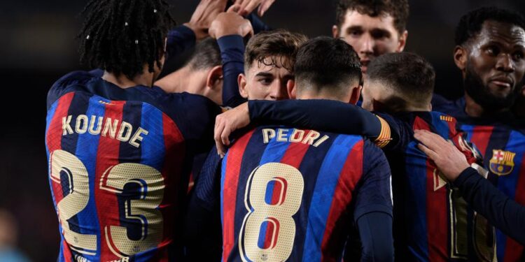 LaLiga vendos me “shpatulla pas muri” Barcelonën, United “fërkon duart”