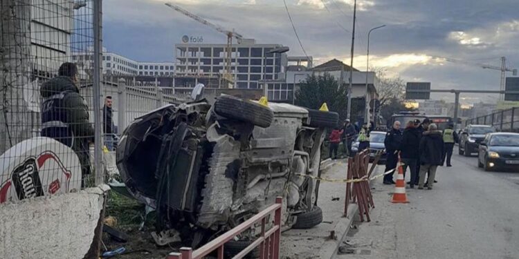 Tiranë, një 35-vjeçar humb jetën në një aksident komunikacioni