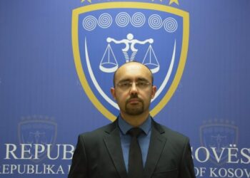 U konstatua se tri lëndë të kthyera në rigjykim u zvarritën, KGJK i ul pagën për 40% për 6 muaj gjykatësit Labinot Zeka