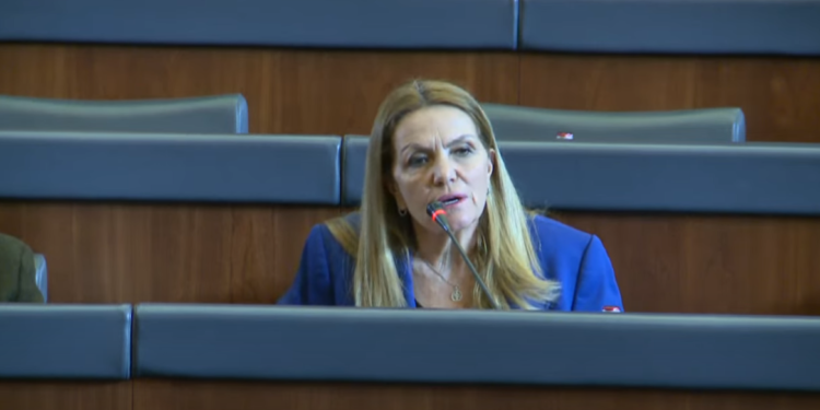 Kadrijaj pyet Kurtin: Pse u ndal në kufi konvoji me ndihma nga Shqipëria për Skenderajn