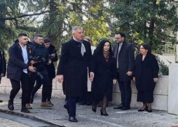 Osmani pritet me nderime shtetërore nga presidenti malazez Gjukanoviq