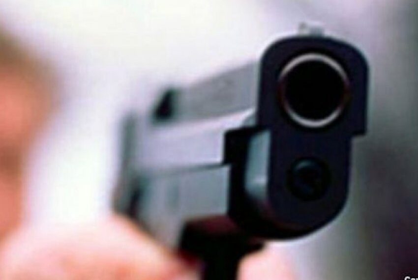 Dy femra kërcënohen me armë në një lokal në Prishtinë, arrestohen dy persona
