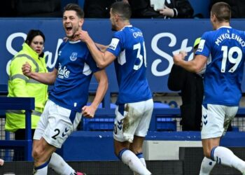 Arsenali në disavantazh ndaj Evertonit