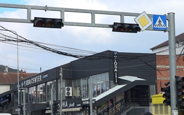 Në Podujevë nuk i “duan” semaforët, ndalen me vendim të Komunës