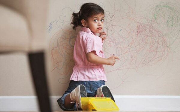 Fëmija kokëfortë, ja këshillat që do t’ju vijnë në ndihmë