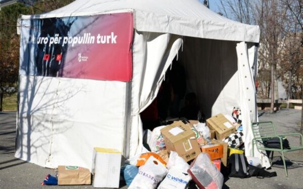 Rama thirrje qytetarëve: Dhuroni për popullin turk