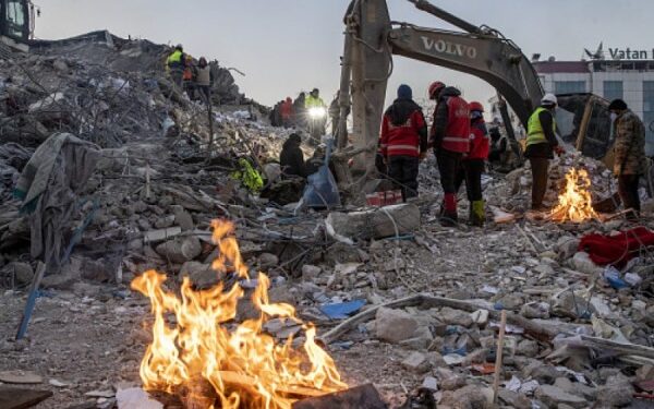 Arrin në mbi 40 mijë numri i të vdekurve nga tërmeti në Turqi e Siri