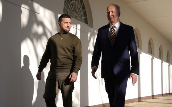 Zelensky përsërit ftesën që Biden të vizitojë Ukrainën