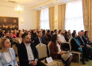 DhTIK: Vetëm 15.9 për qind e grave janë të punësuara